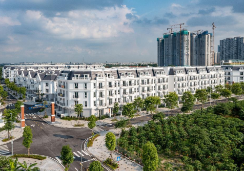 Thị trường bất động sản xuất hiện nhiều trợ lực, nhà đầu tư rục rịch gom hàng